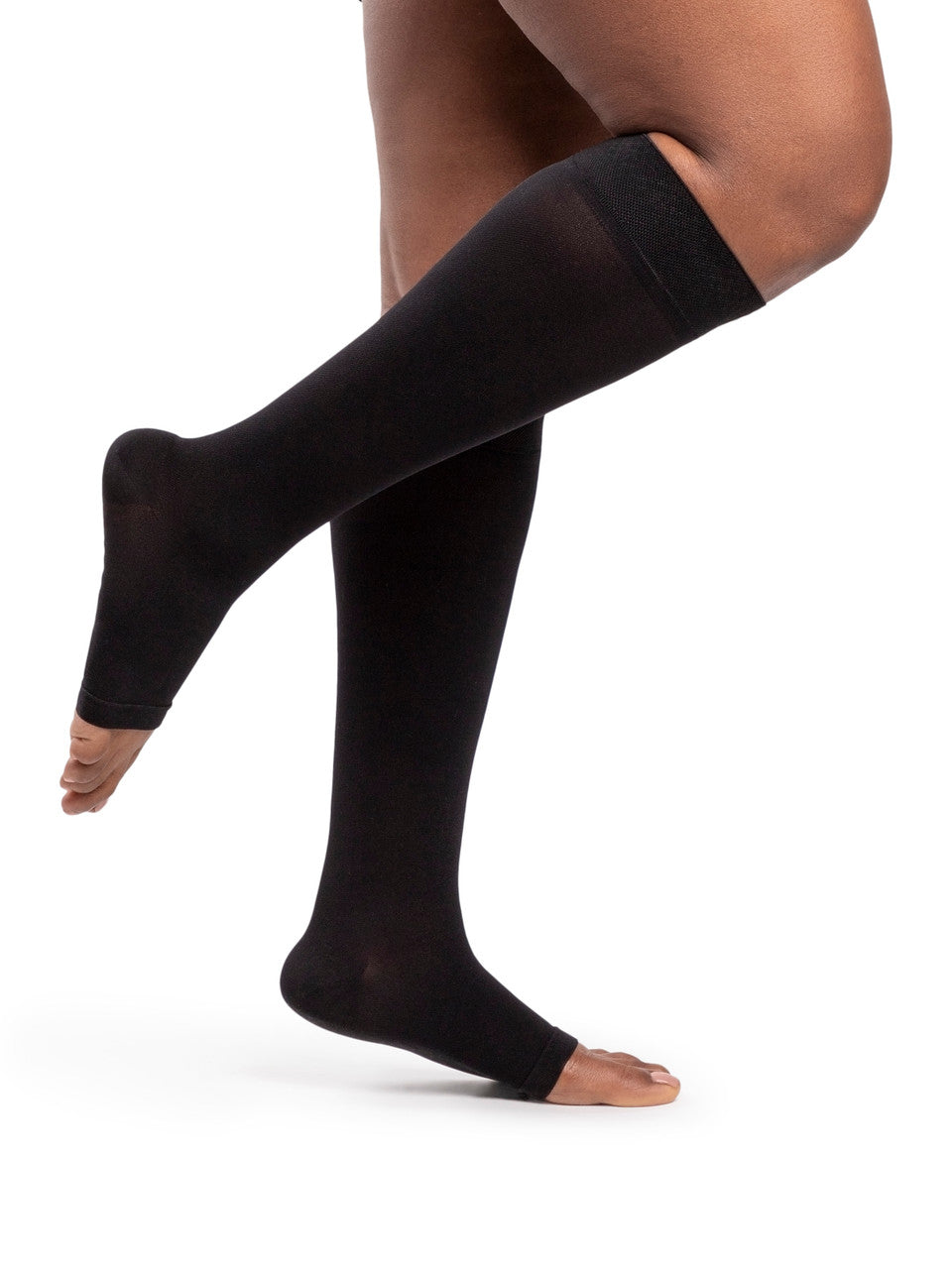 Sigvaris Dynaven Knee High, Open Toe 15-20mmHg - Compression Level: Moderate 15-20 MmHg - Unisex - Foot