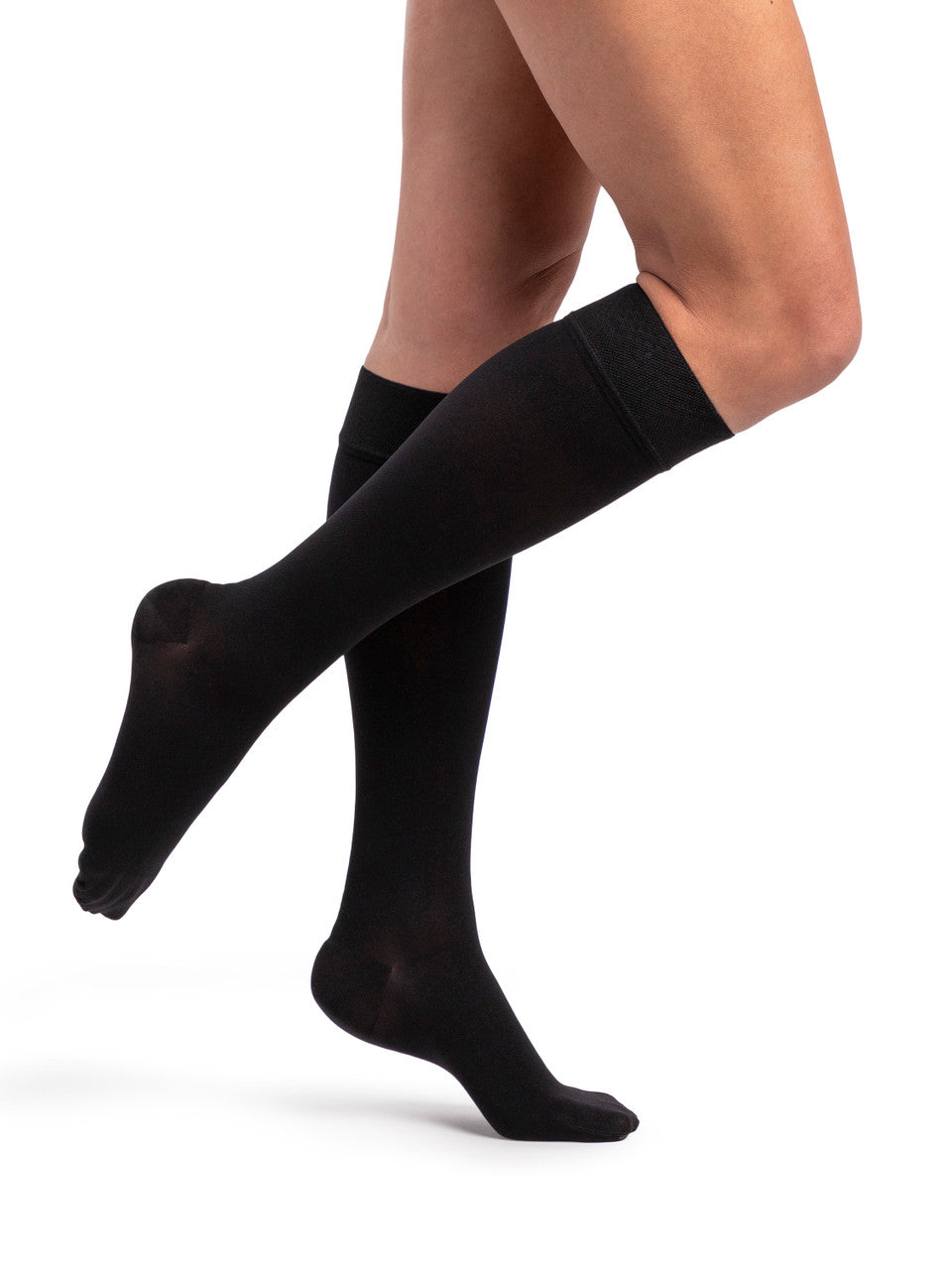 Sigvaris Dynaven Women's Knee High 15-20mmHg - Compression Level: Moderate 15-20 MmHg - Unisex - Knee