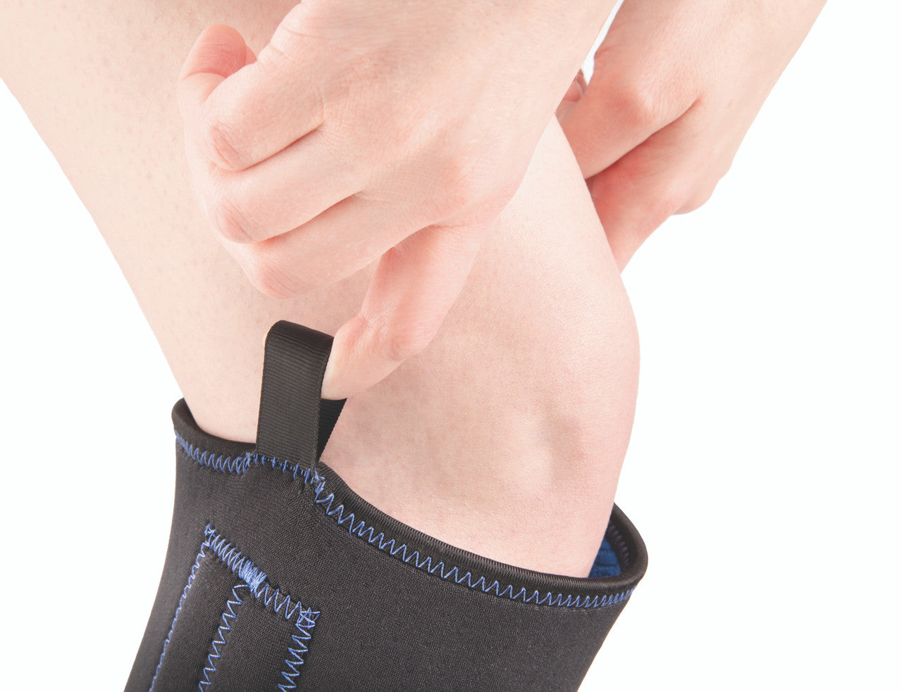 Actimove ® SPORTS EDITION Knee Stabilizer with Adjustable Horseshoe Stays